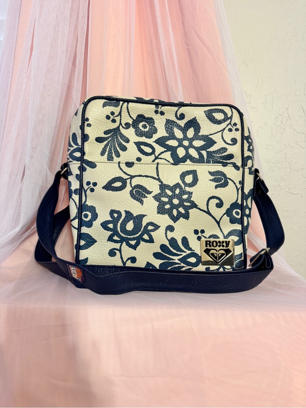 👜[🌸like new]ROXY Blue/White Floral Cream Navy Blue Messenger Shoulder Bag